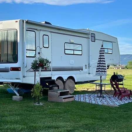 Mission Mountain Camper Apartamento